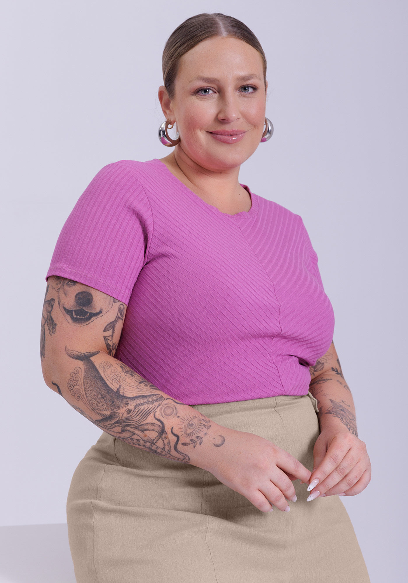 Blusa B&aacute;sica Canelada De Mangas Curtas Com Recorte Frontal, VIOLETA TWIGG, large.