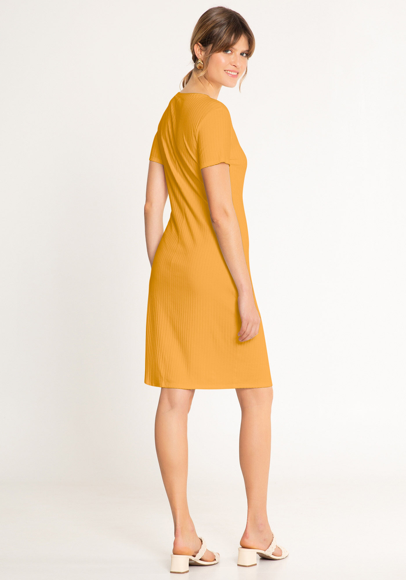 Vestido basico com manga outlet curta