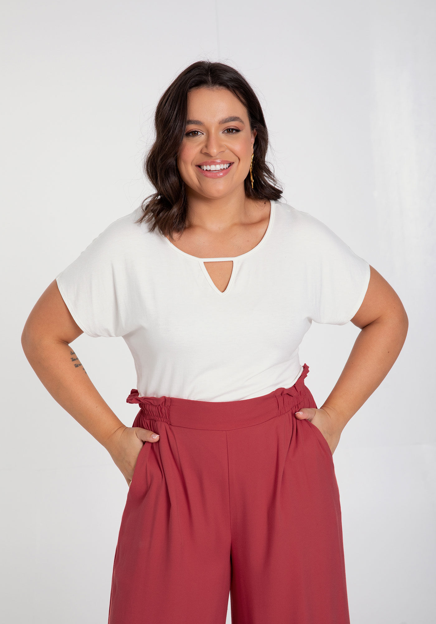 Blusa Plus Size em Malha Viscose com Detalhe Decote, BRANCO OFF WHITE, large.