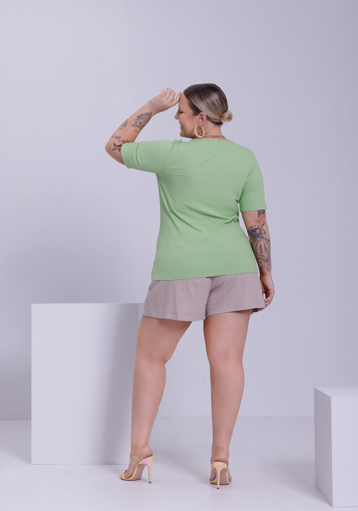 Blusa Plus Size Canelada com Tor&ccedil;&atilde;o no Decote, , large.