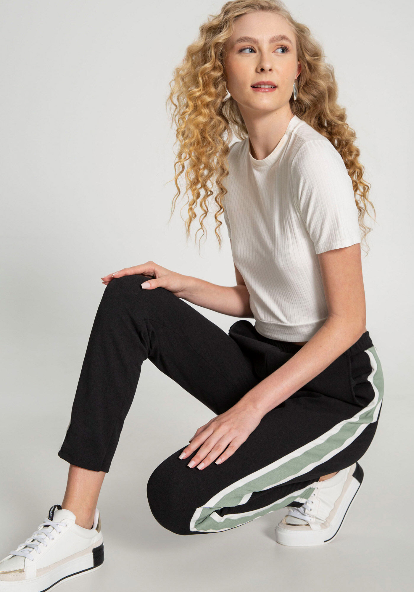 Cal&ccedil;a Reta em Malha Crepe com Tiras Laterais, VERDE MINERAL, large.