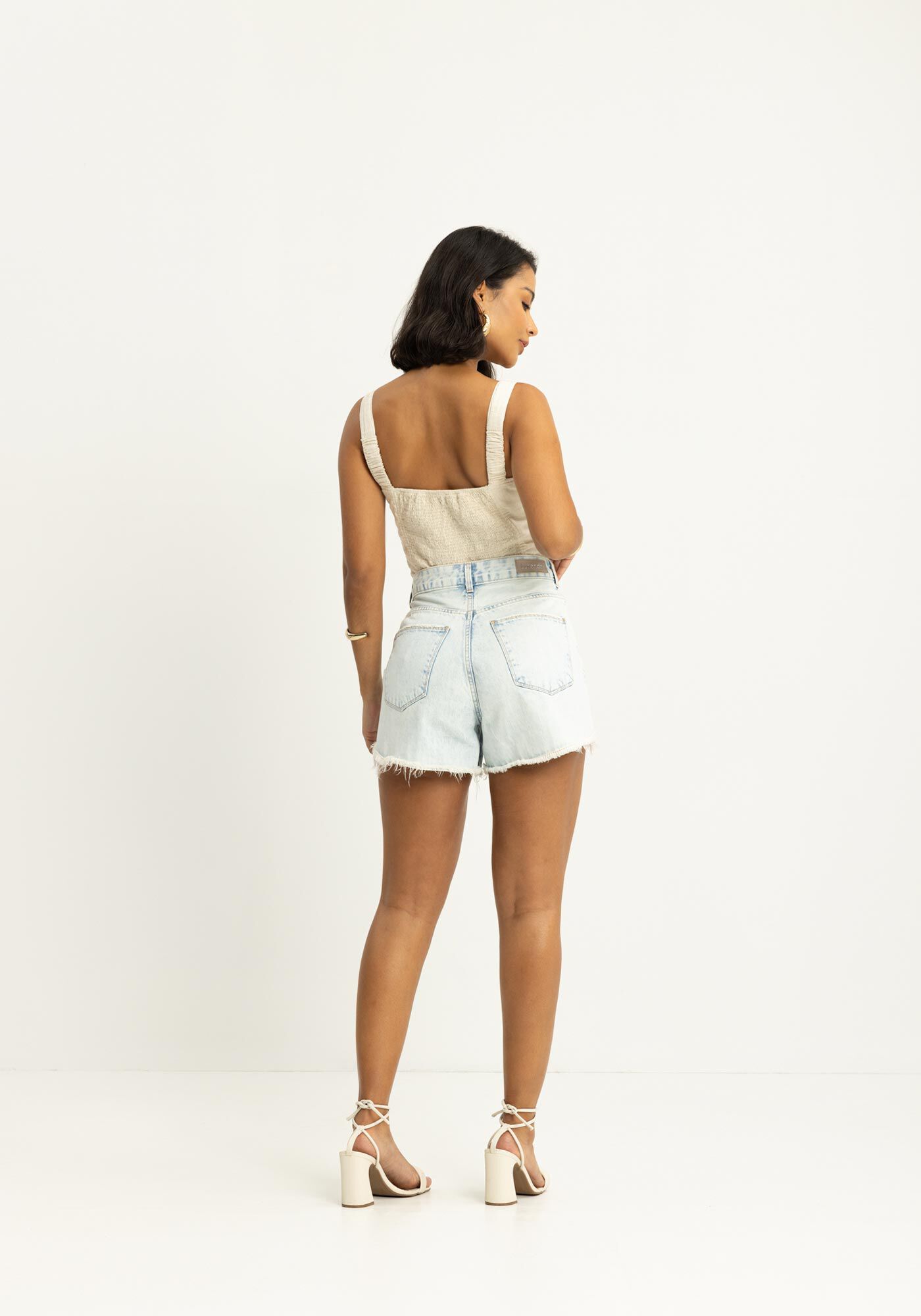 Shorts Mom Jeans Com Barras Desfiadas E Cintura Alta, JEANS, large.