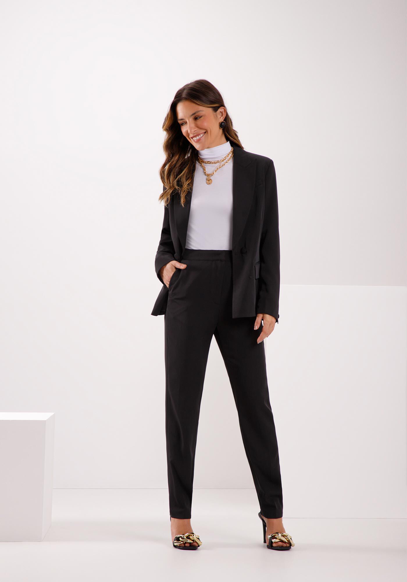 Cal&ccedil;a Reta Feminina Em Alfaiataria Com Bolsos, PRETO REATIVO, large.