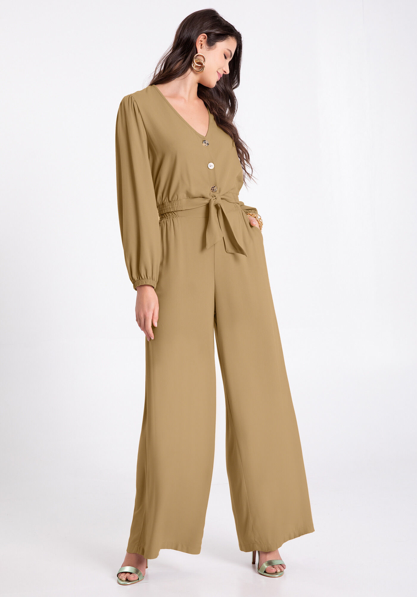 Calça feminina em linho e viscose com bolsos sales