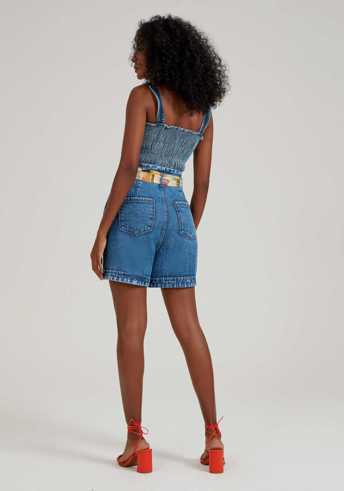 Shorts Jeans Clochard com Cinto Estampado Lunender