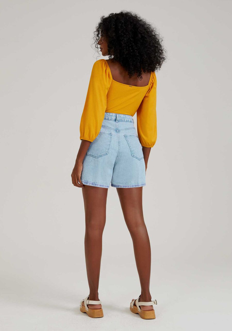 Shorts Jeans Mommy Claro com Cintura Alta, JEANS. Shorts Jeans Mommy Claro com Cintura Alta, JEANS, large.