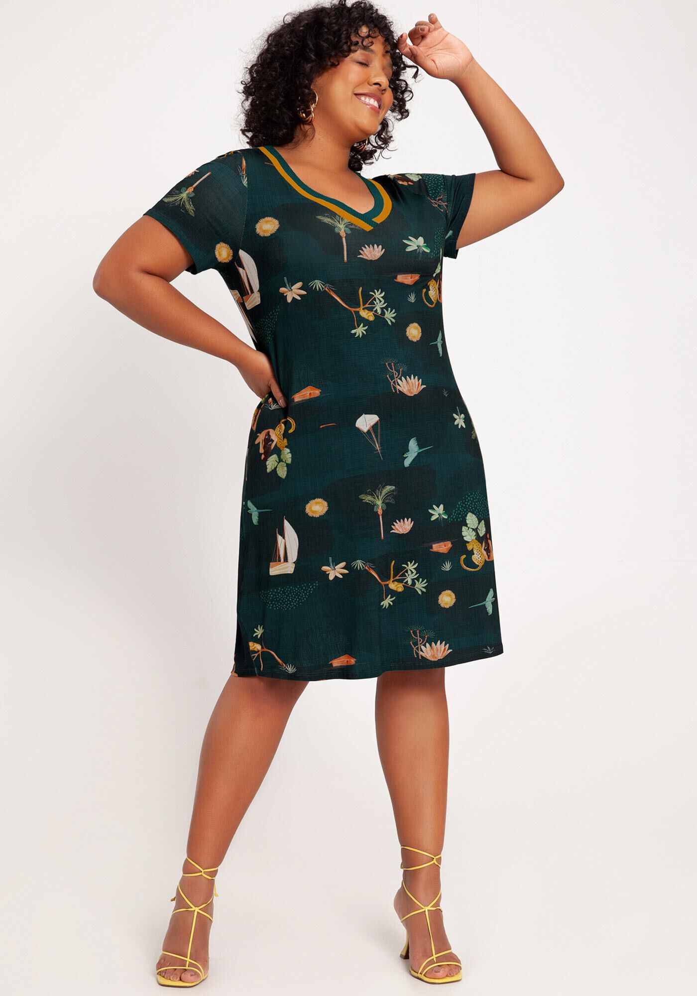Vestido Curto Plus Size Estampado com Retil nea Lunender