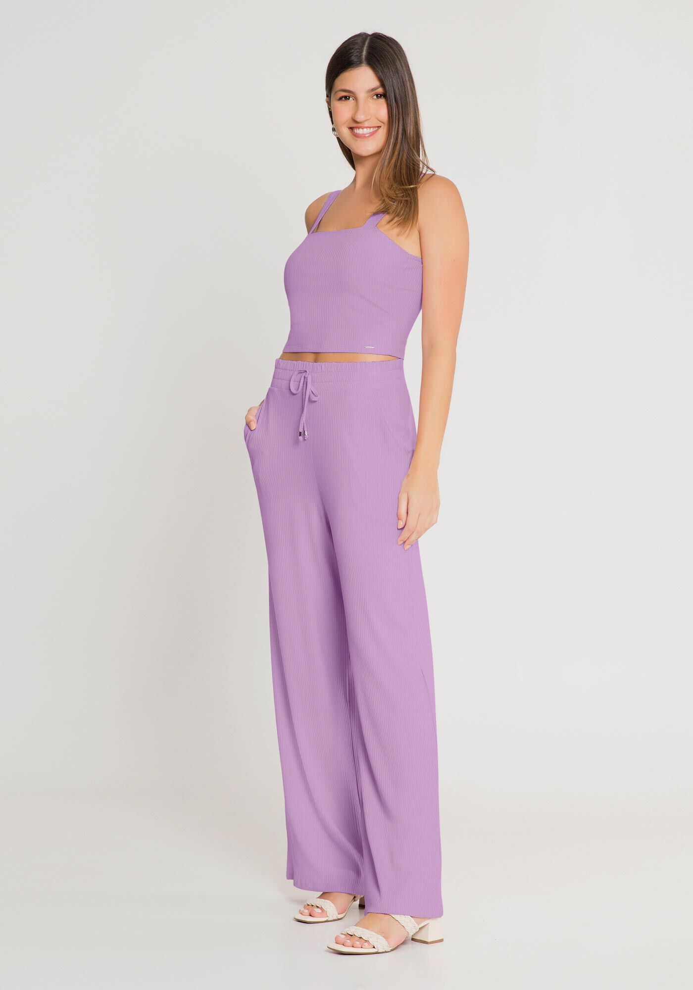 Calça com blusa cropped online