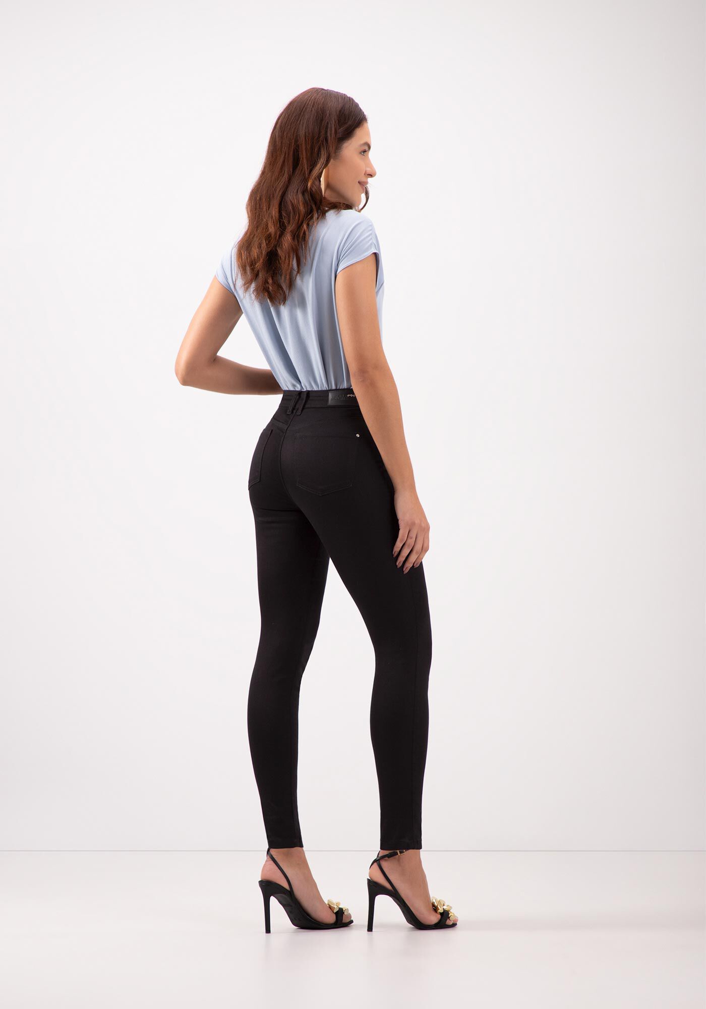 Cal&ccedil;a Skinny De Cintura M&eacute;dia Em Sarja Amaciada Com Elastano, PRETO REATIVO, large.