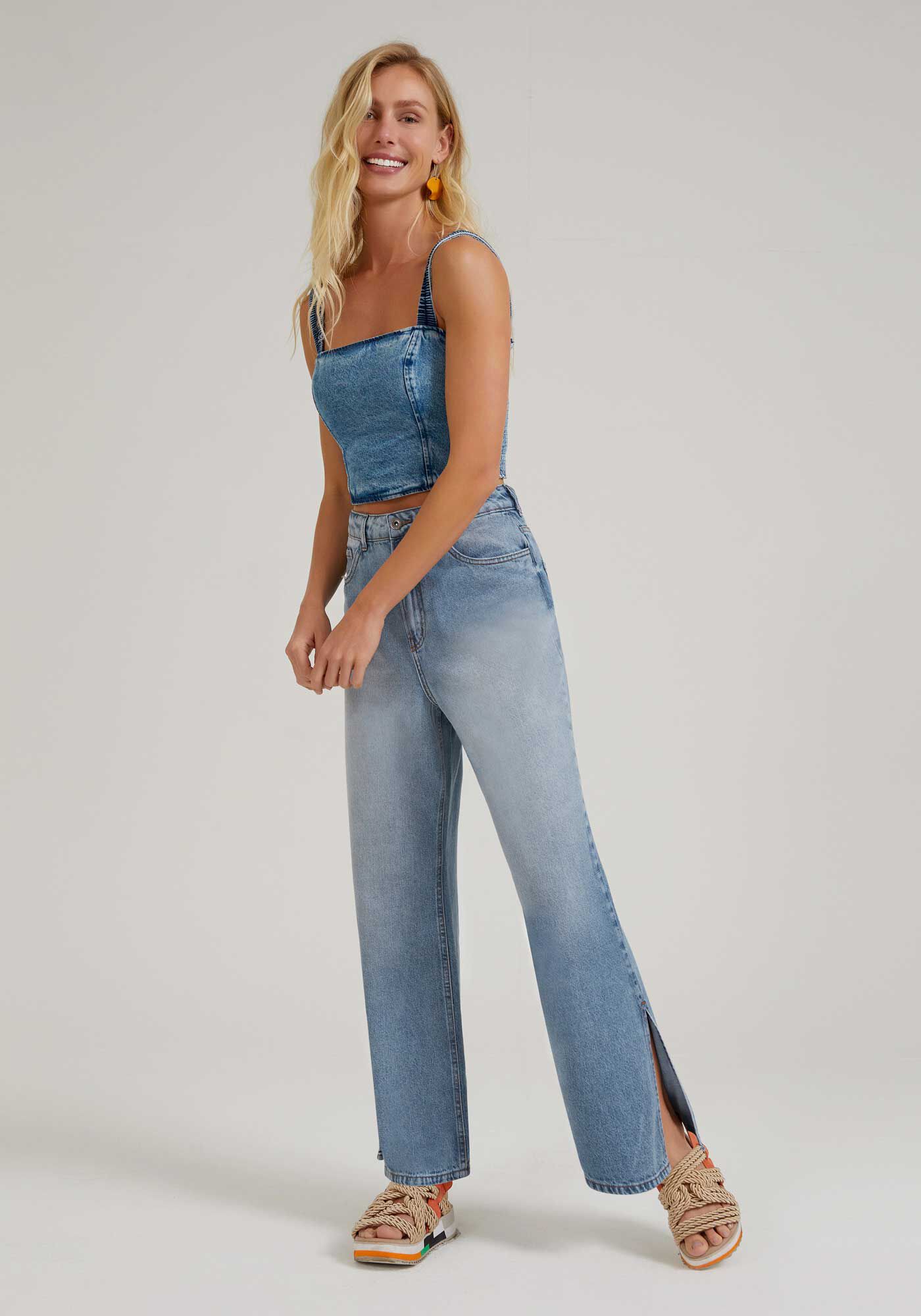 Calça aberta do lado jeans 2025