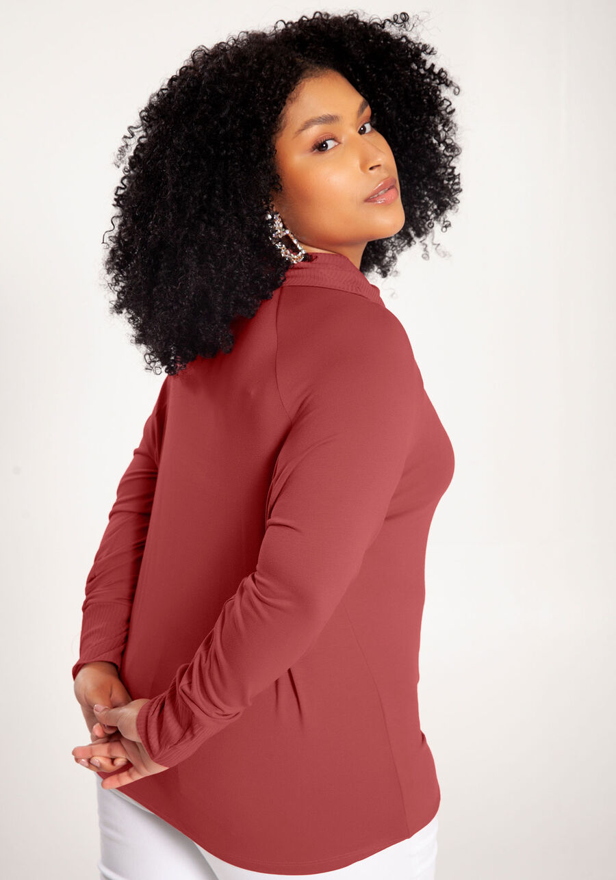 Blusa Plus Size em Viscose com Máxi Gola, VERMELHO CEDRO-ROSA. Blusa Plus Size em Viscose com Máxi Gola, VERMELHO CEDRO-ROSA, large.