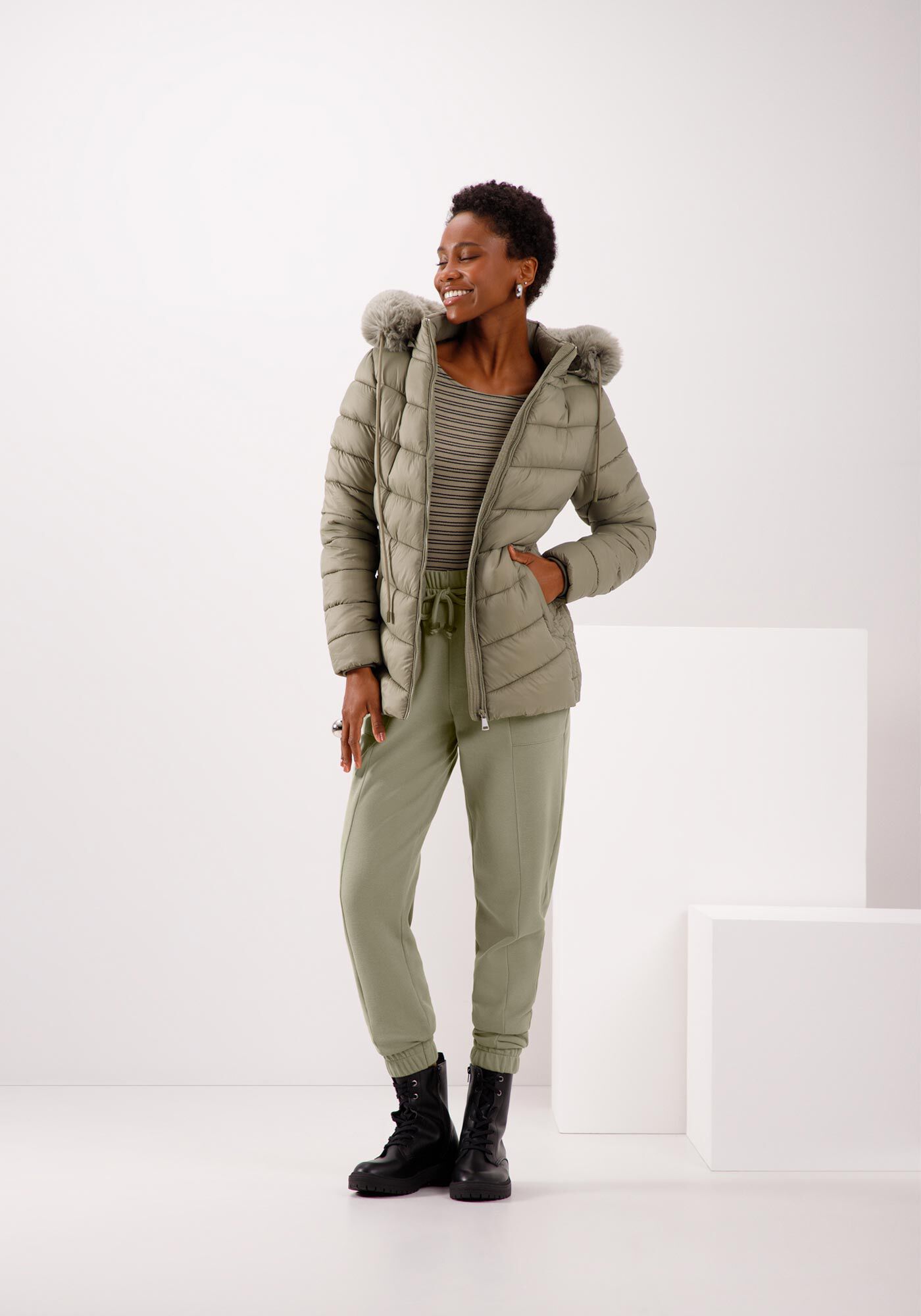 Jaqueta Puffer Alongada com Forro Pelo, VERDE EUCALIPTO, large.