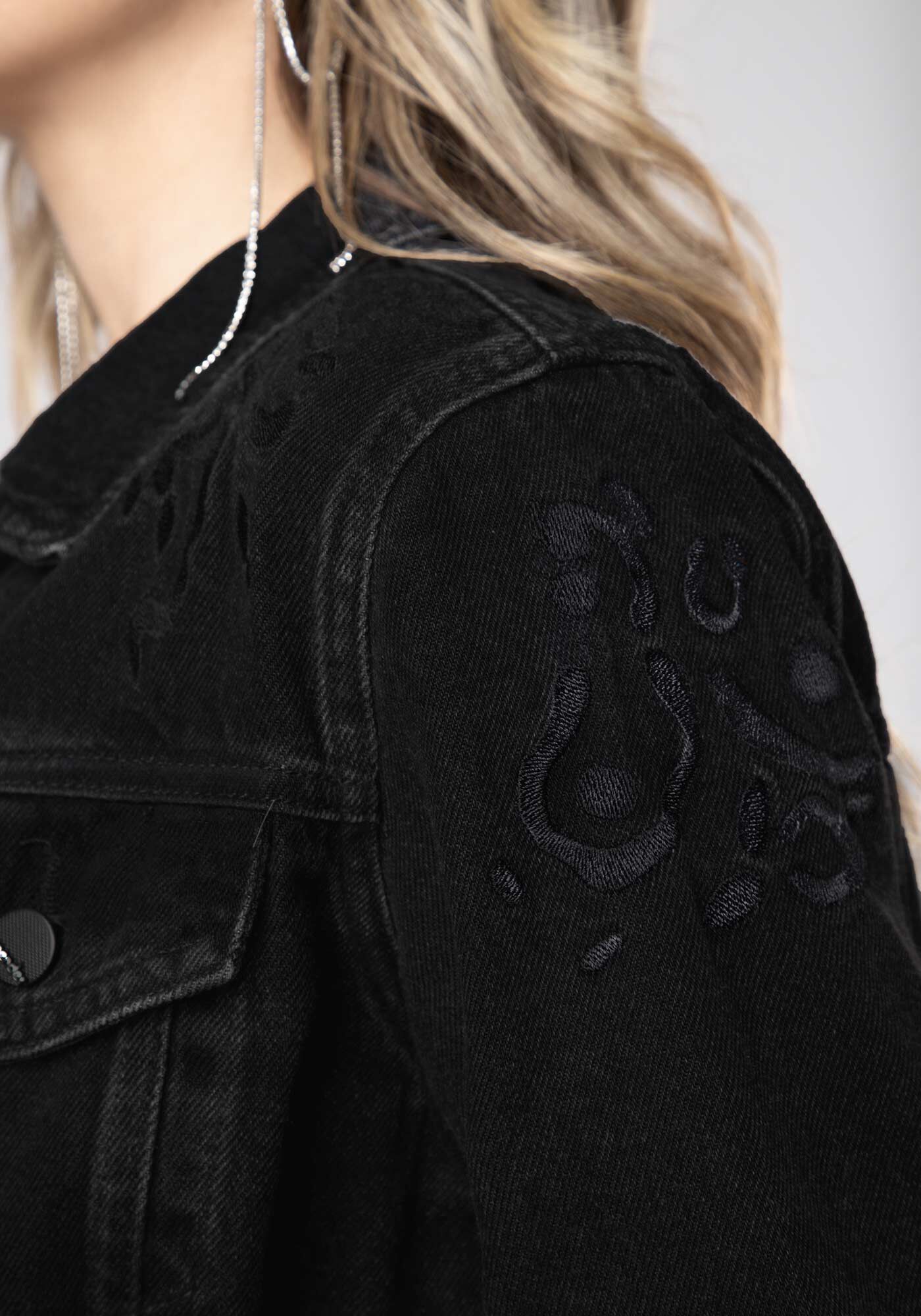 Jaqueta Cropped Jeans Preta com Bordado, PRETO REATIVO, large.