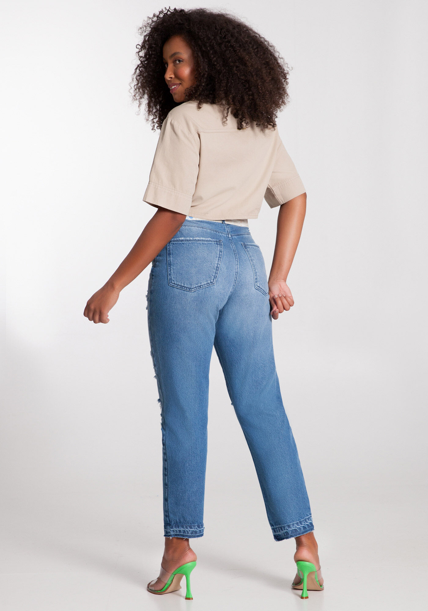 Cal a Jeans Mom Cropped Destroyed com Cinto Lunender