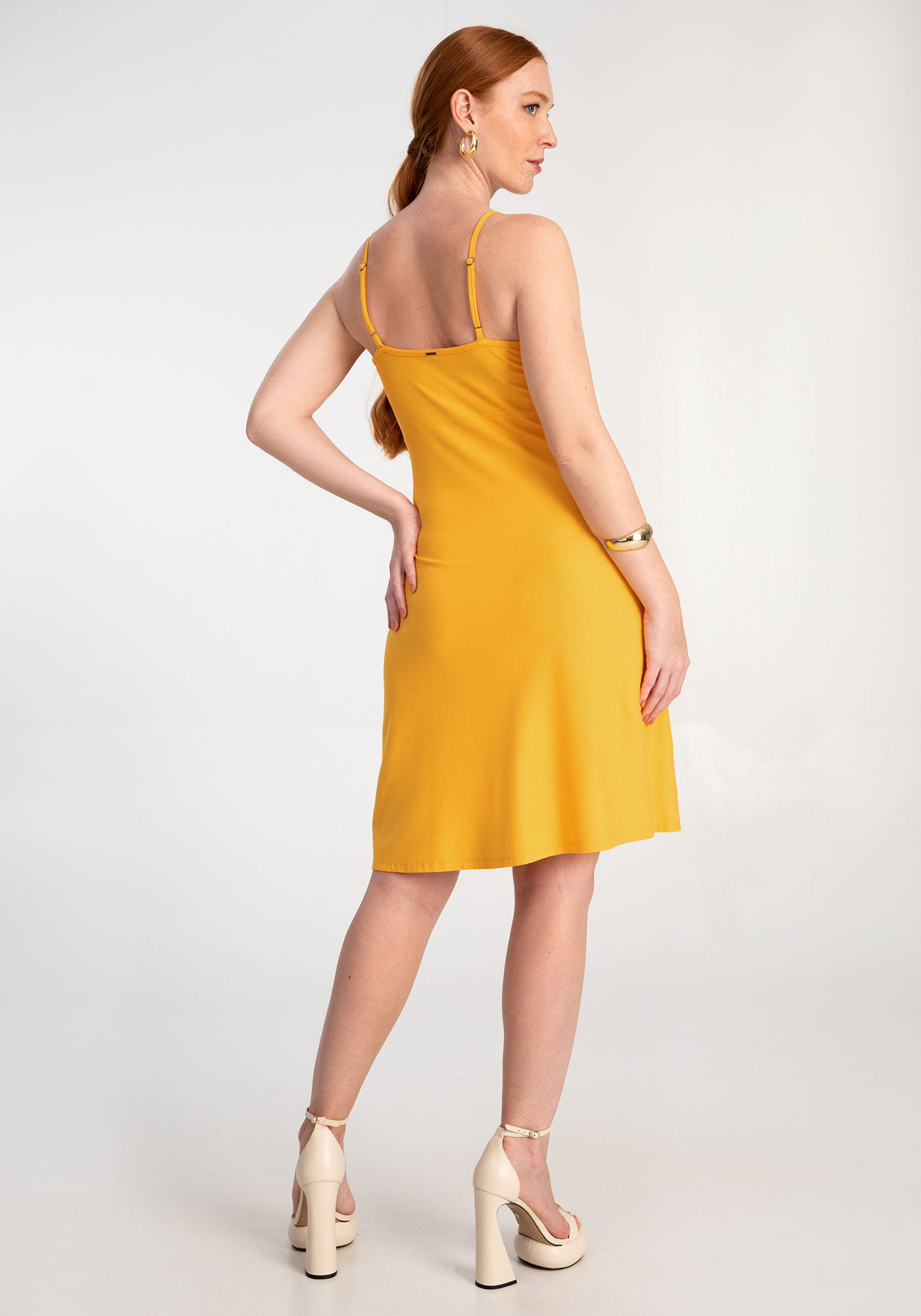 Vestido com detalhe no decote discount