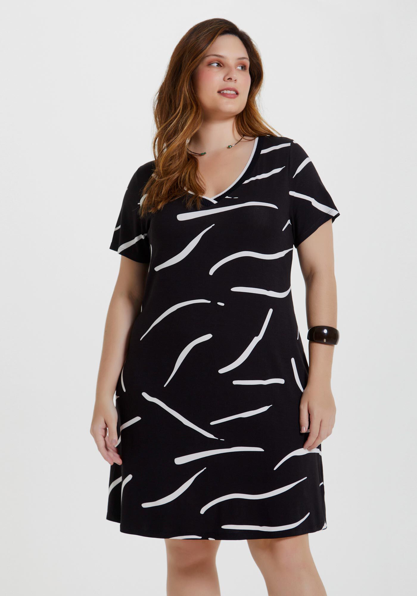 Vestido Curto Plus Size em Viscose com Decote V Lunender