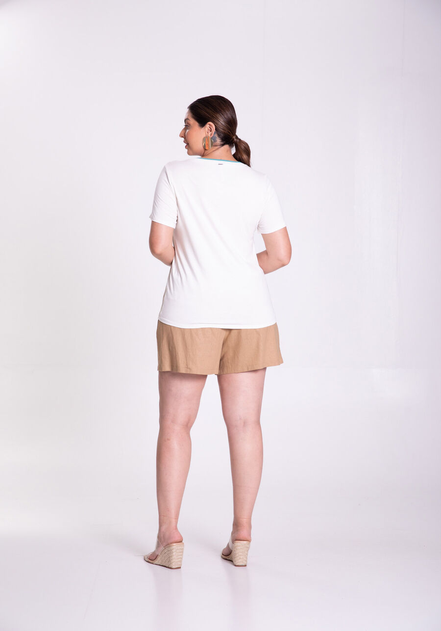 Blusa Plus Size Estampada com Retilínea Decote, BRANCO OFF WHITE. Blusa Plus Size Estampada com Retilínea Decote, BRANCO OFF WHITE, large.