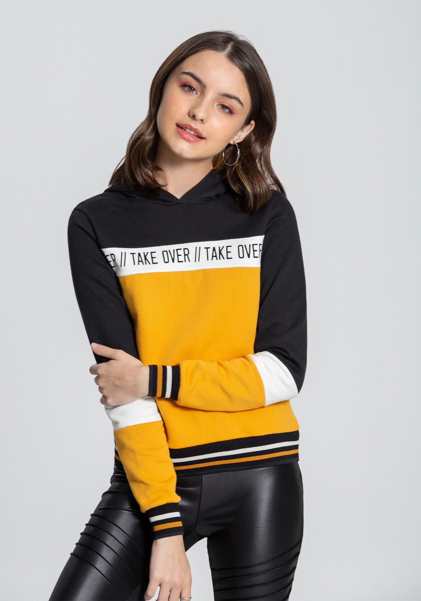 Blus&atilde;o com Capuz Detalhe Retil&iacute;nea, PRETO REATIVO, large.