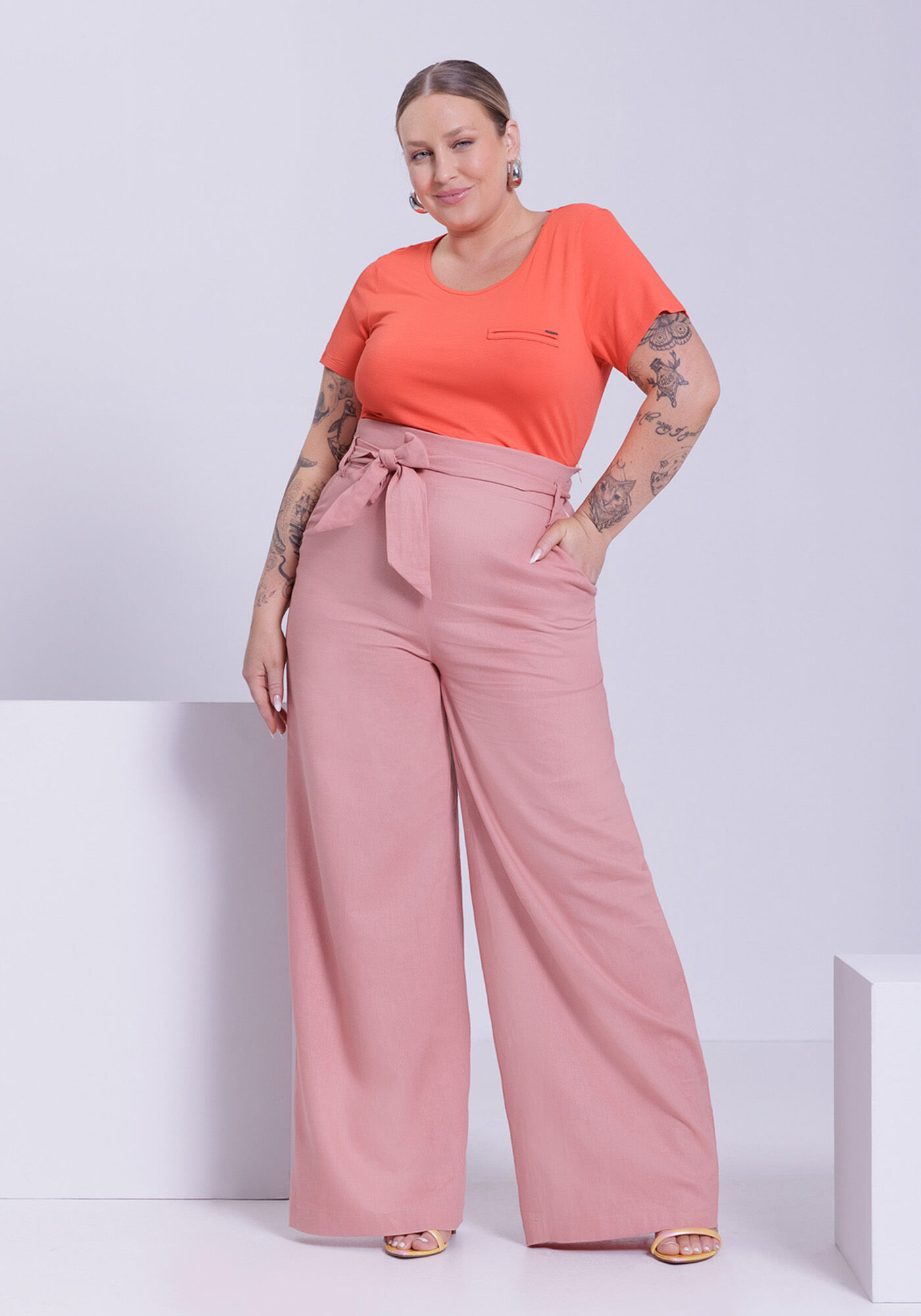 Blusa B&aacute;sica Lisa De Mangas Curtas Com Detalhe Frontal, VERMELHO CEREJA, large.