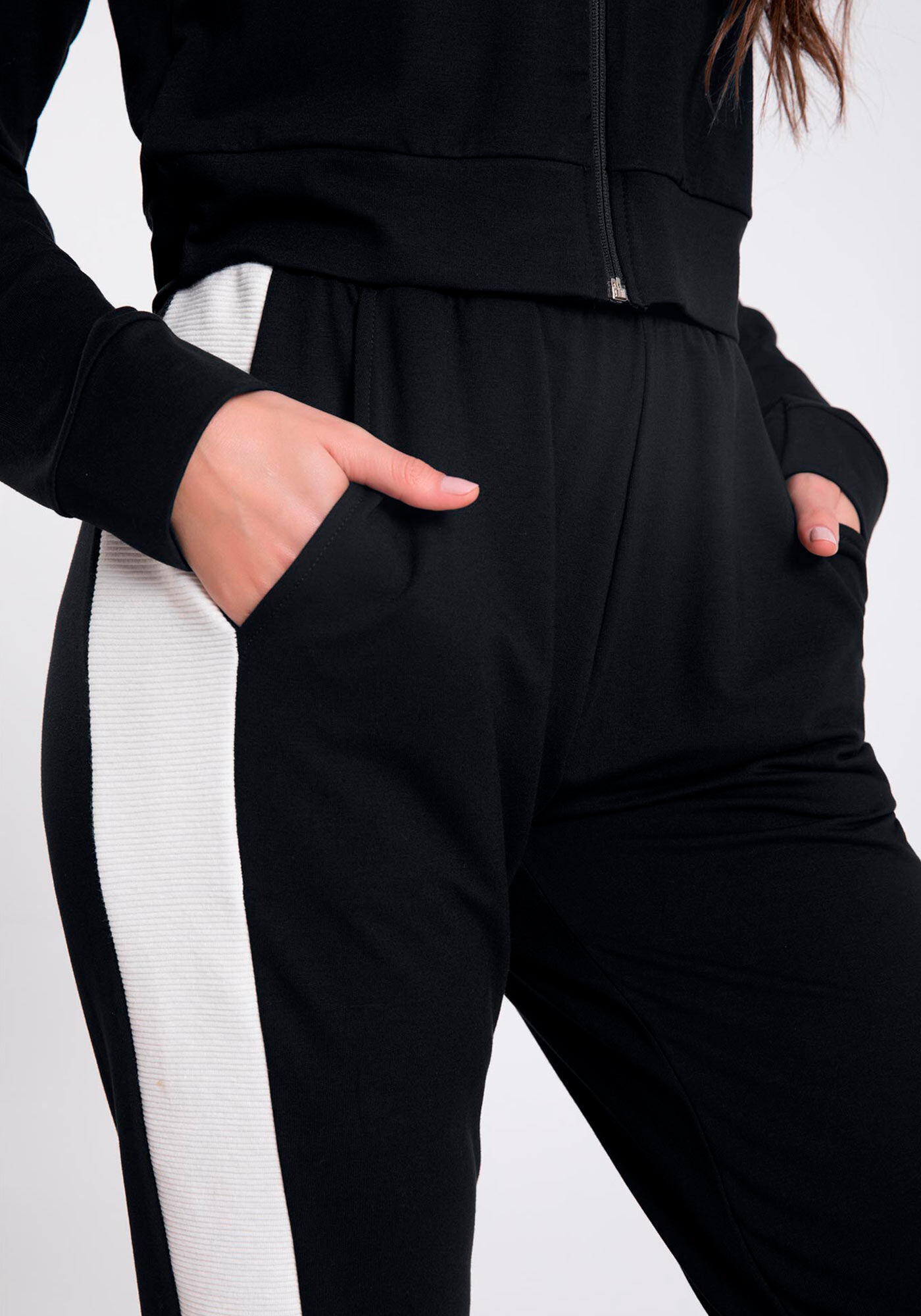 Cal a em Moletom com Bolso e Recorte Lateral Lunender