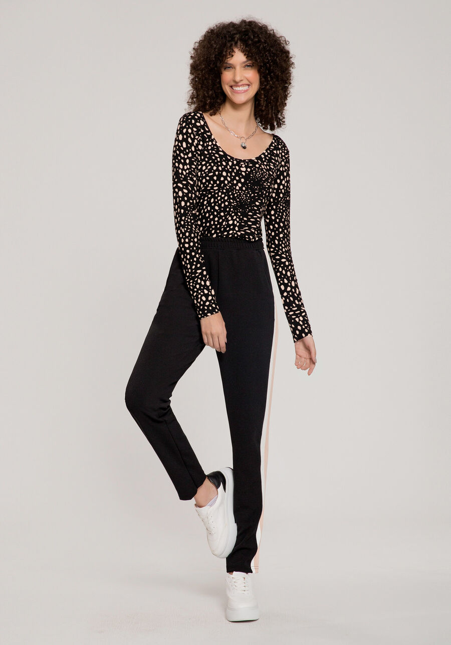 Blusa Estampada Canelada com Decote Frente e Costas, FELINE PRETO. Blusa Estampada Canelada com Decote Frente e Costas, FELINE PRETO, large.