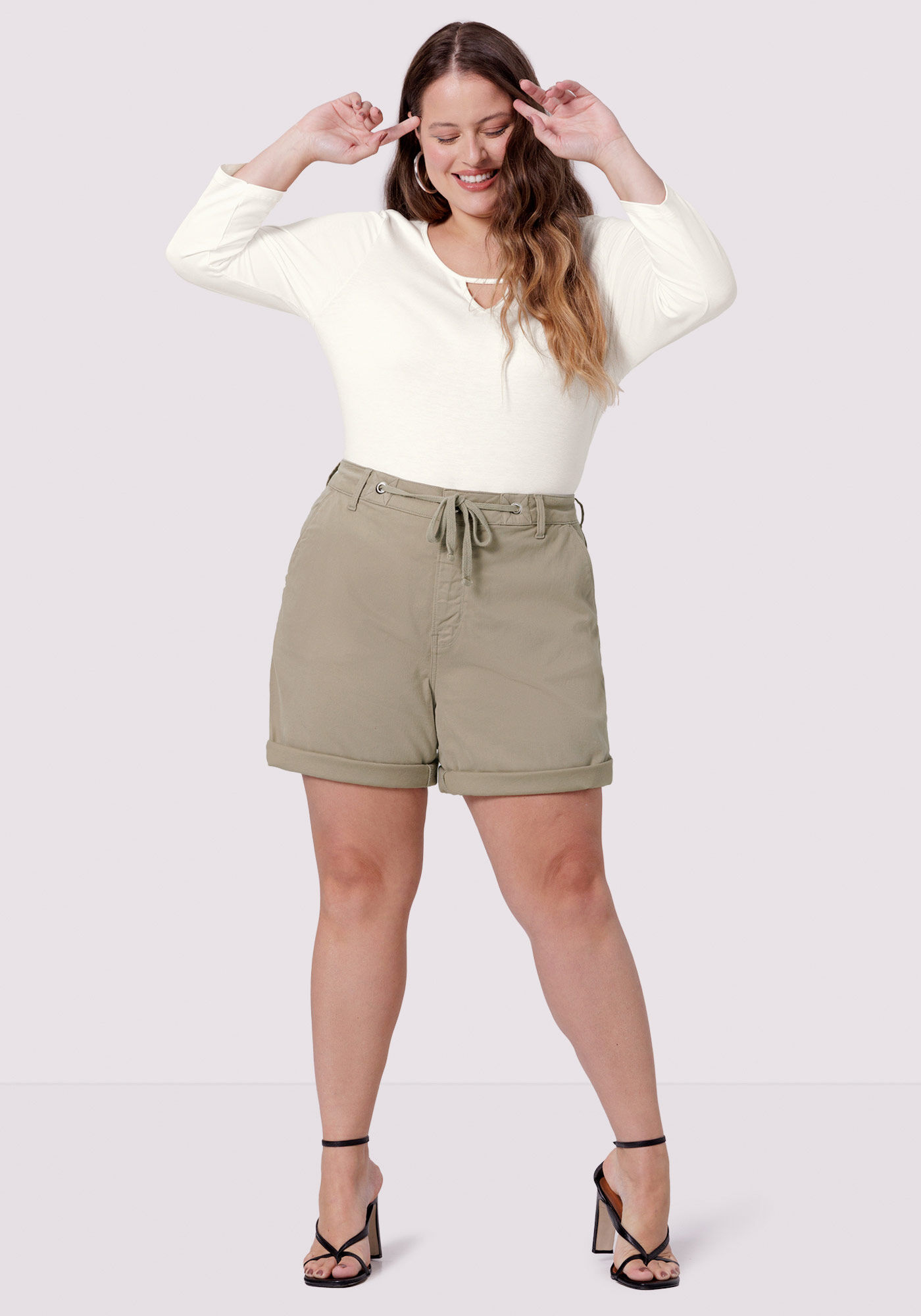 Shorts Boyfriend Plus Size Com Bolsos Em Sarja Com Elastano, VERDE STREET, large.