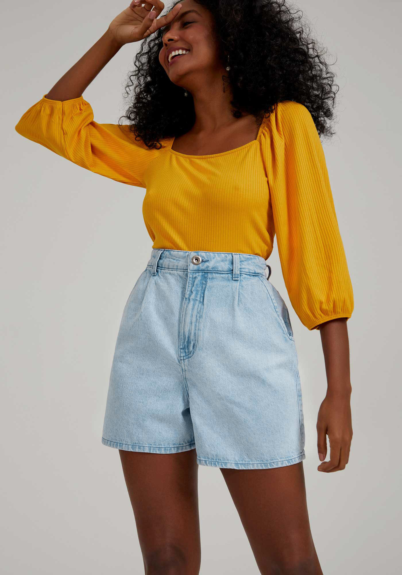 Shorts Jeans Mommy Claro com Cintura Alta, JEANS, large.