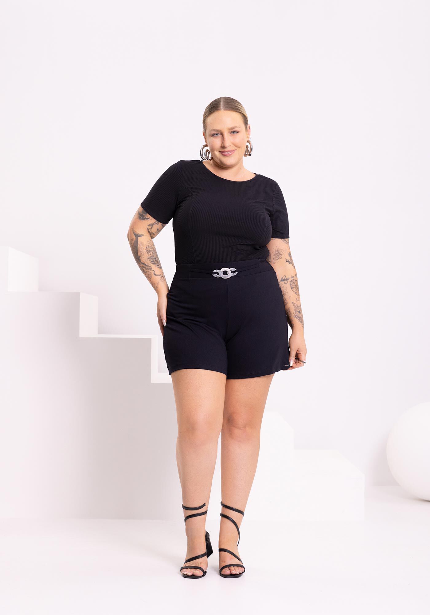 Shorts De Cintura Alta Com Detalhe Frontal Em Malha Crepe, PRETO, large.