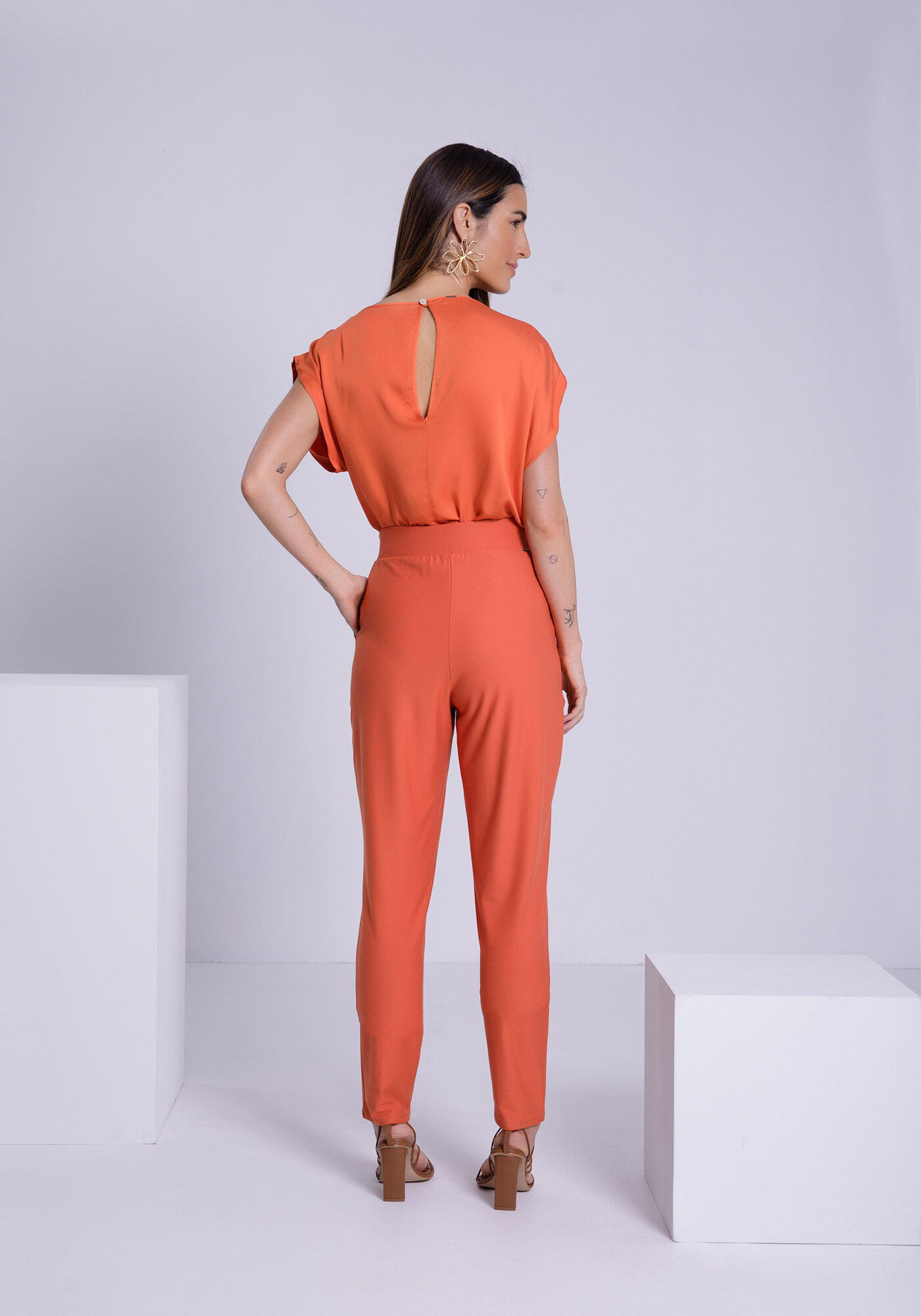 Body em Tecido Plano com Franzido Manga, LARANJA RUSTY, large.