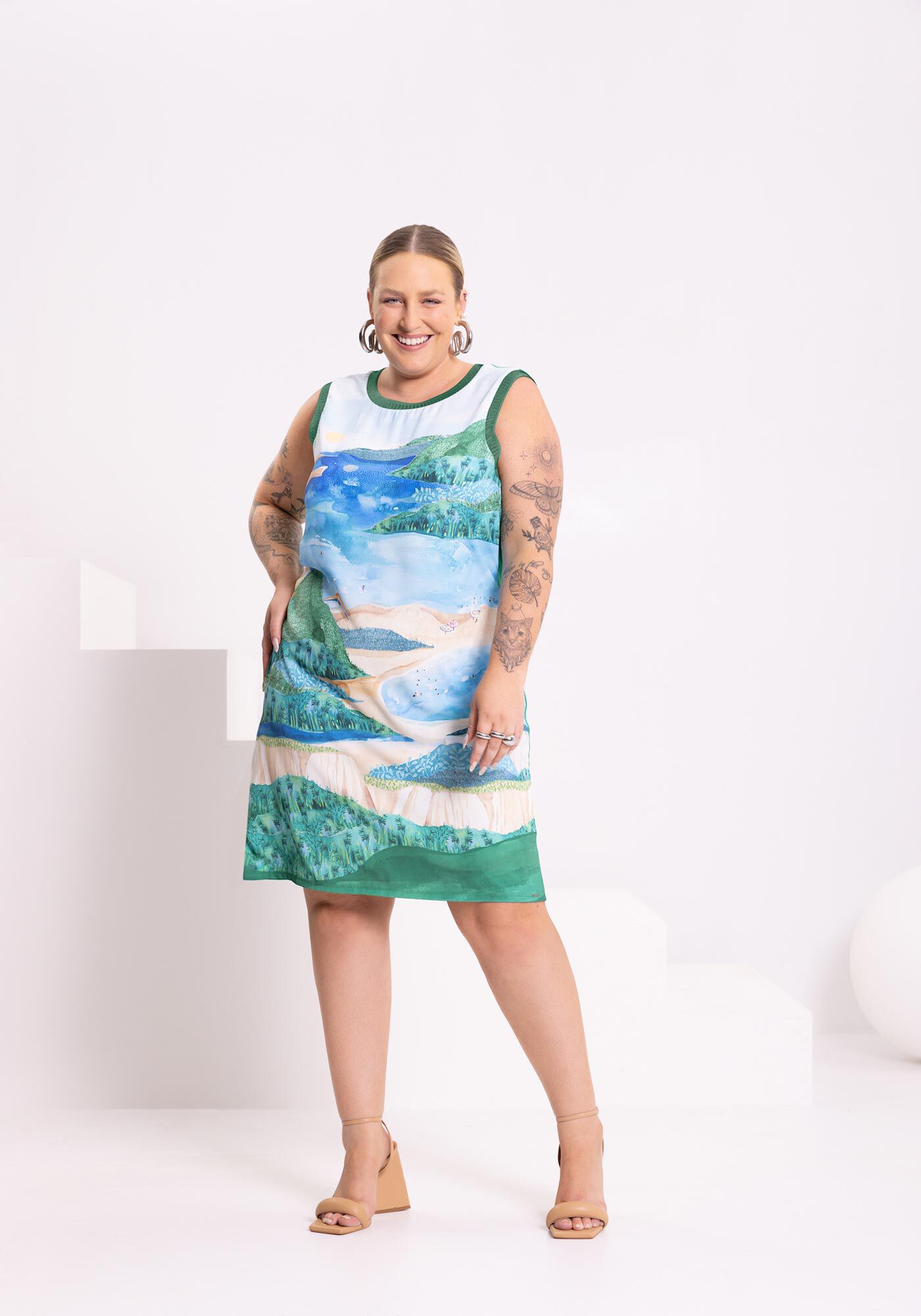 Vestido Curto Estampado Com Decote Redondo E Retil&iacute;nea, , large.