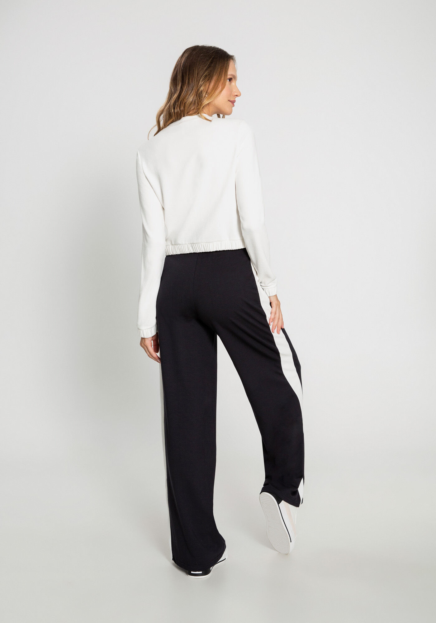 Jaqueta Cropped em Moletom Viscose com Filetes, , large.