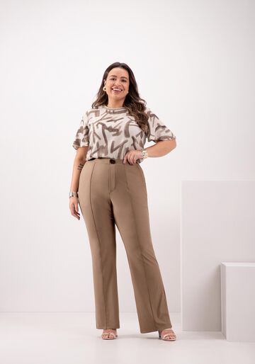 Blusa De Mangas Amplas Com Gola Em Retilínea Plus Size, ABRACO MARROM. Blusa De Mangas Amplas Com Gola Em Retilínea Plus Size, ABRACO MARROM, large.