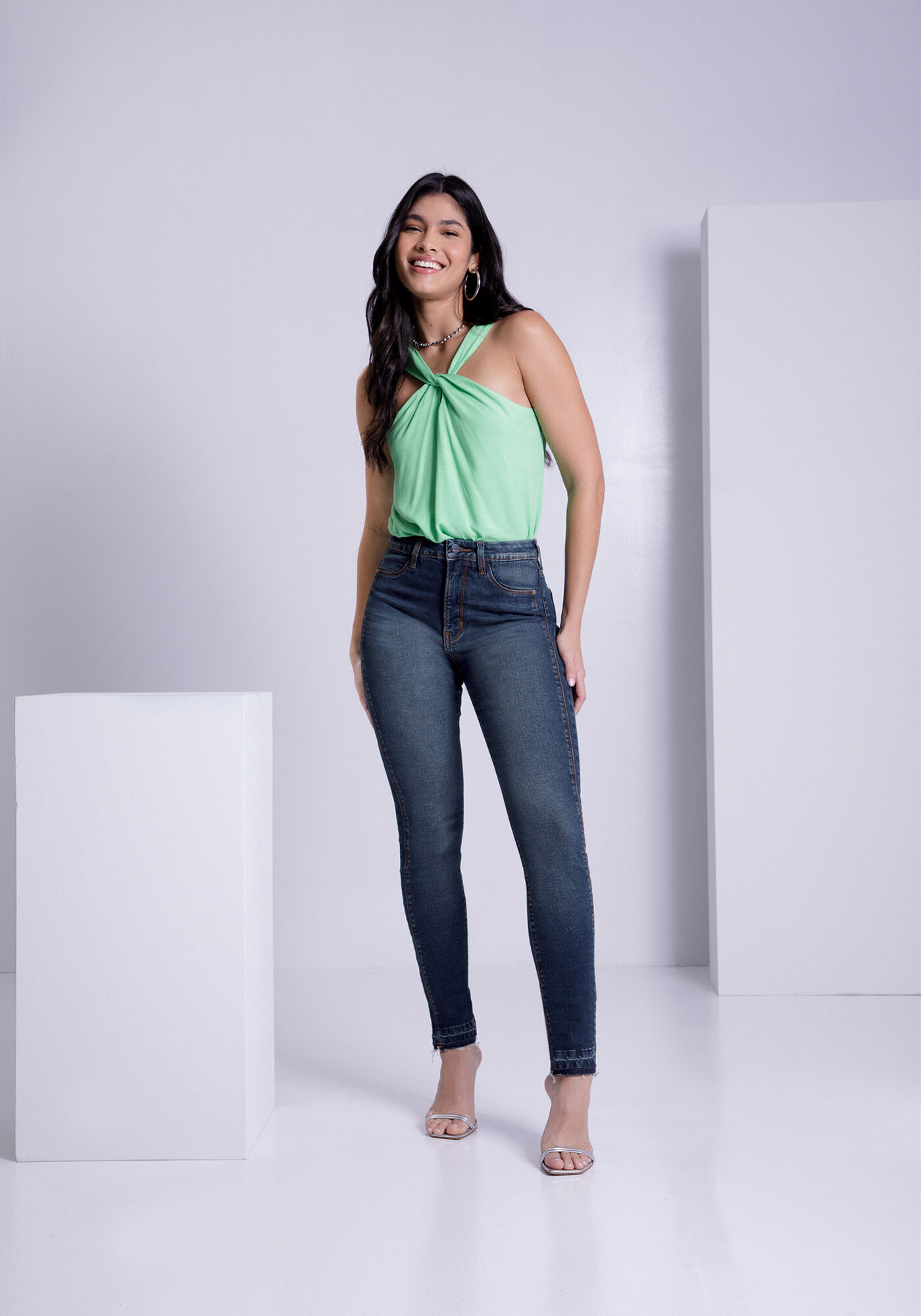 Blusa Al&ccedil;as em Tecido Plano com Decote V, , large.