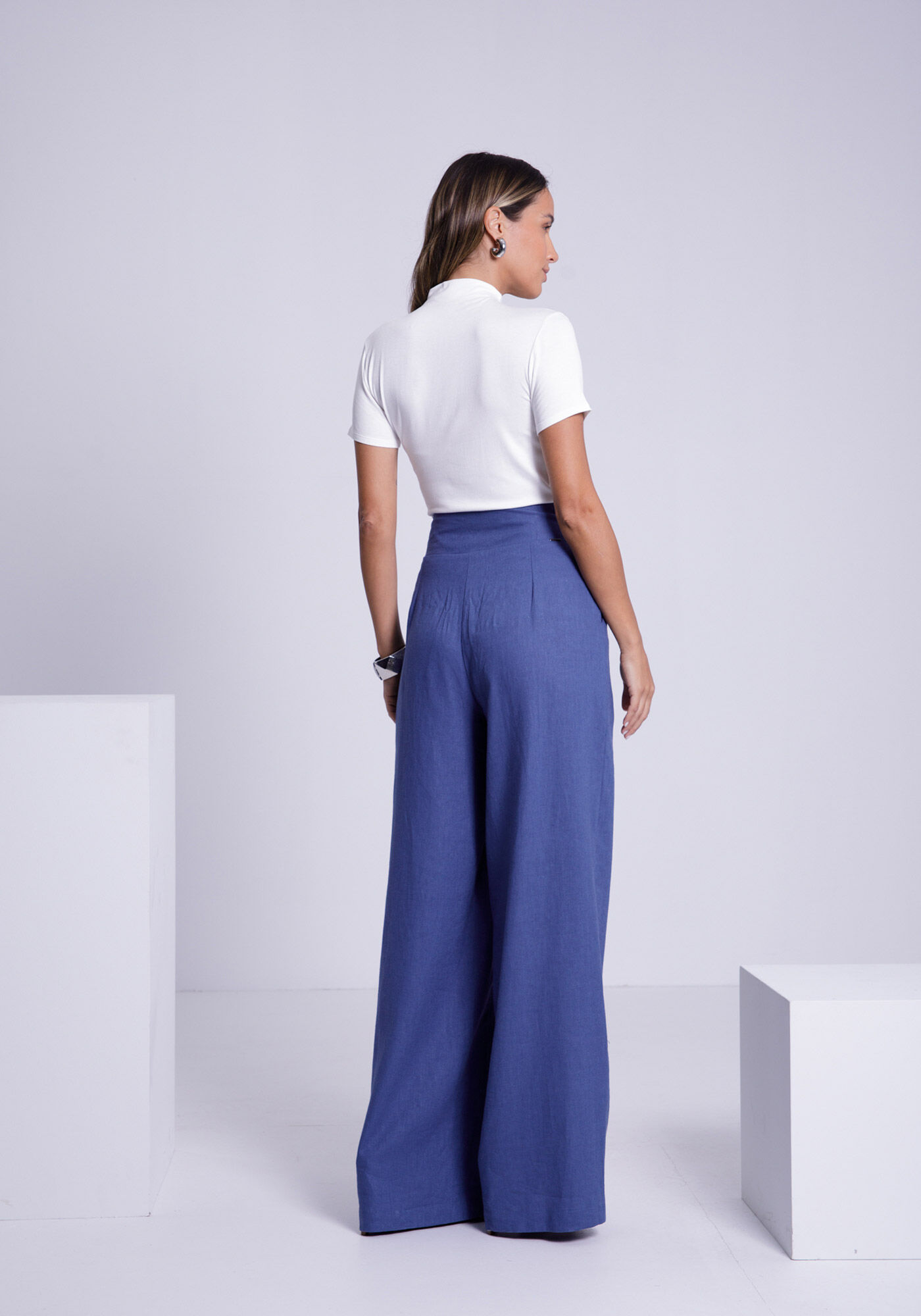 Blusa Gola Alta em Malha Viscose com Franzido Lateral, , large.