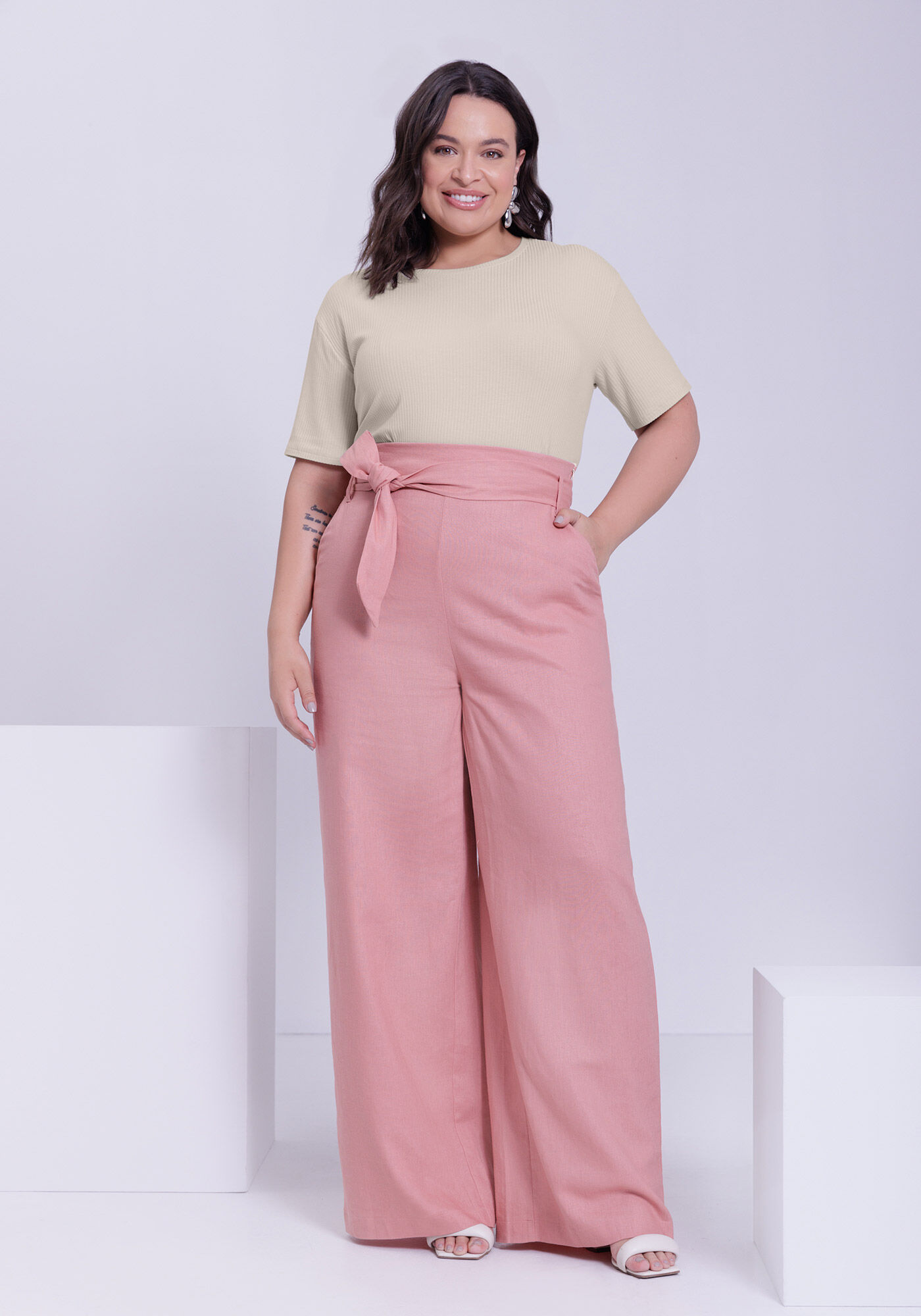 Cal&ccedil;a Wide Leg Plus Size em Tecido Linho com Cinto, ROSA LAVANDER, large.