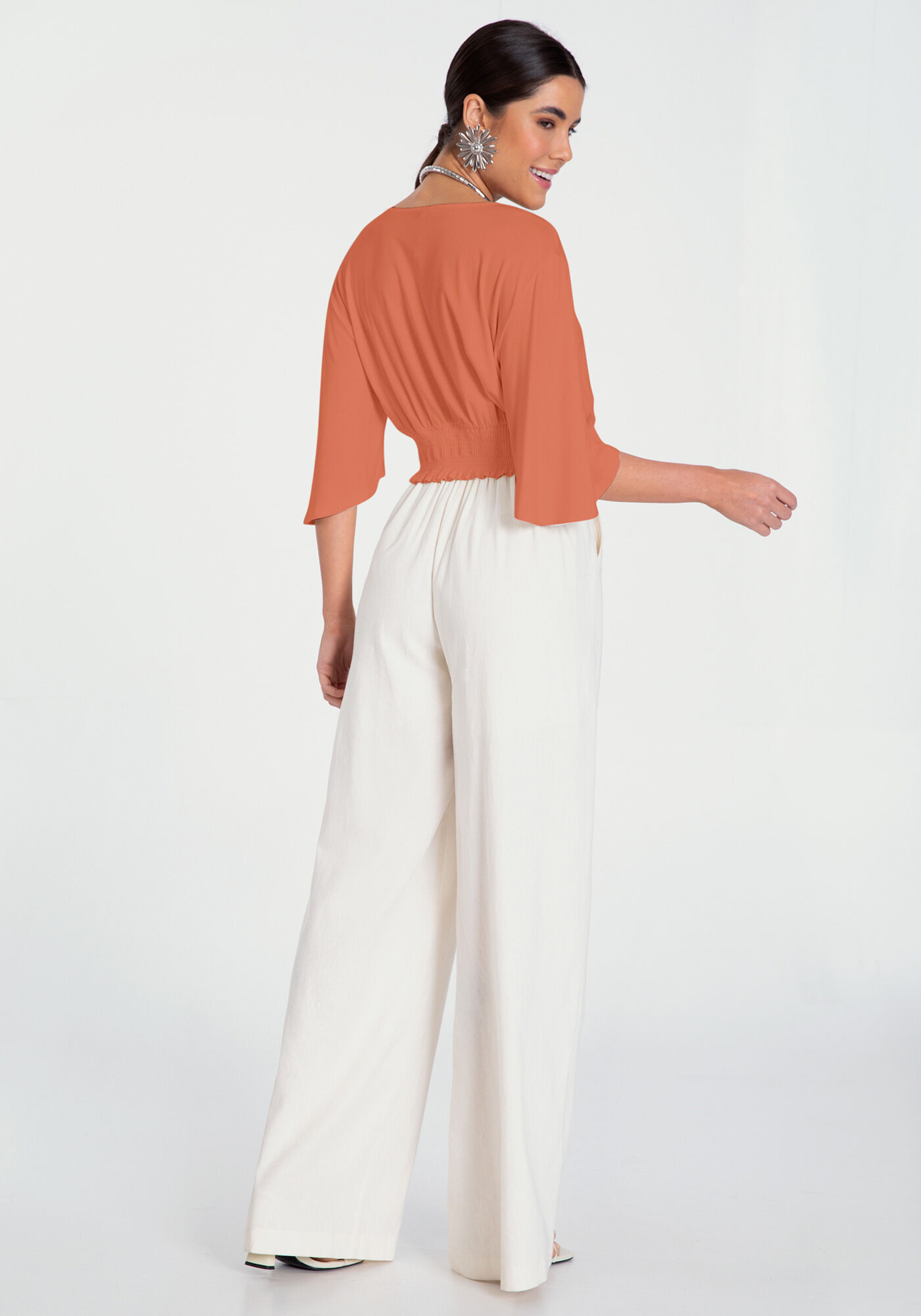 Cropped manga flare estampado top