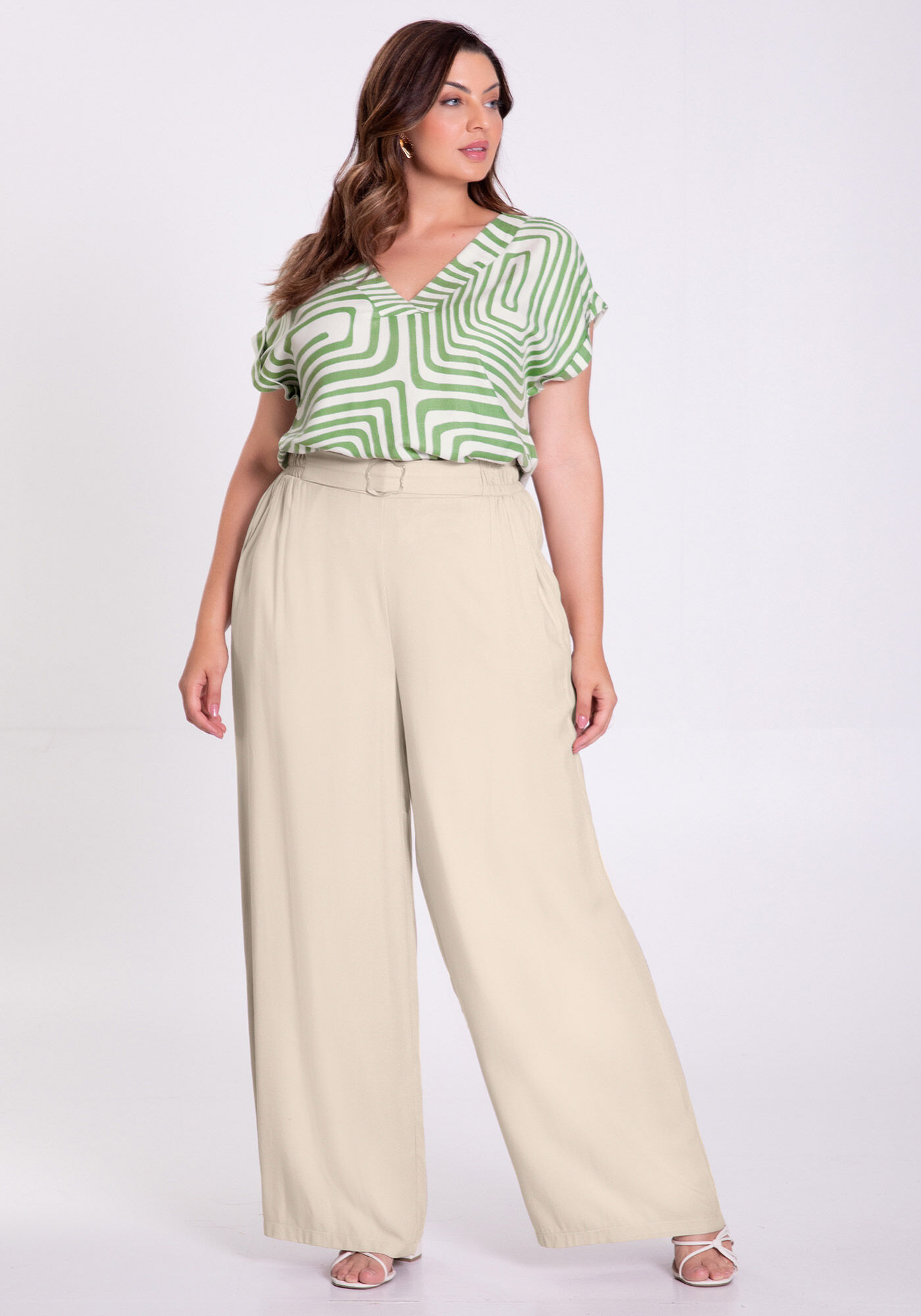 Blusa Plus Size Estampada em Viscose com Decote V, , large.