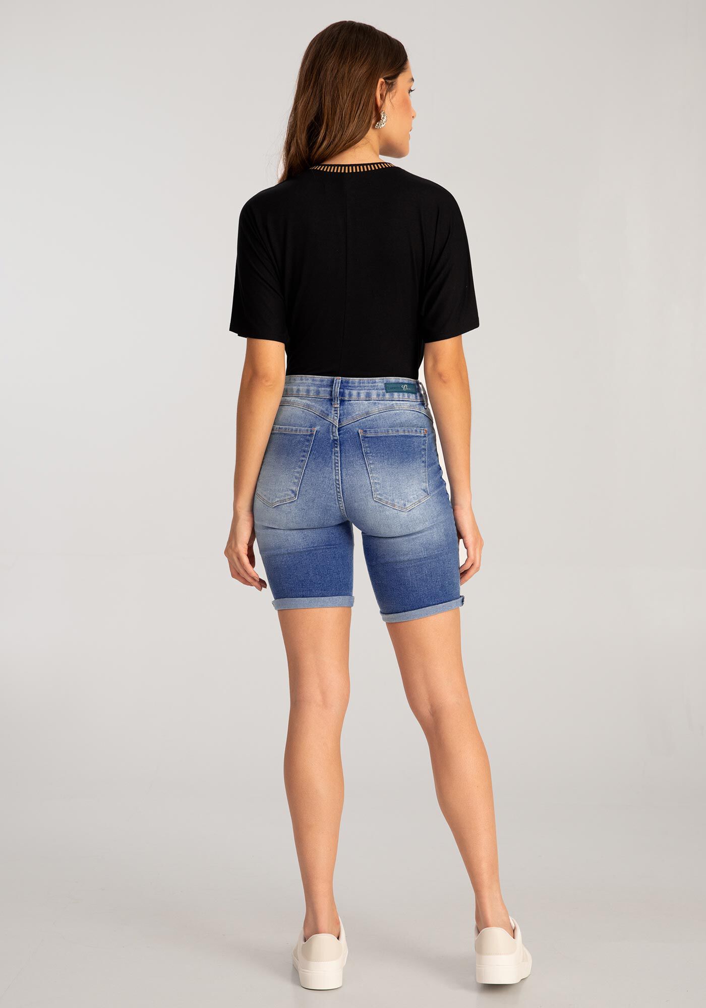 Blusa em Malha Viscose com Retil&iacute;nea Decote, , large.