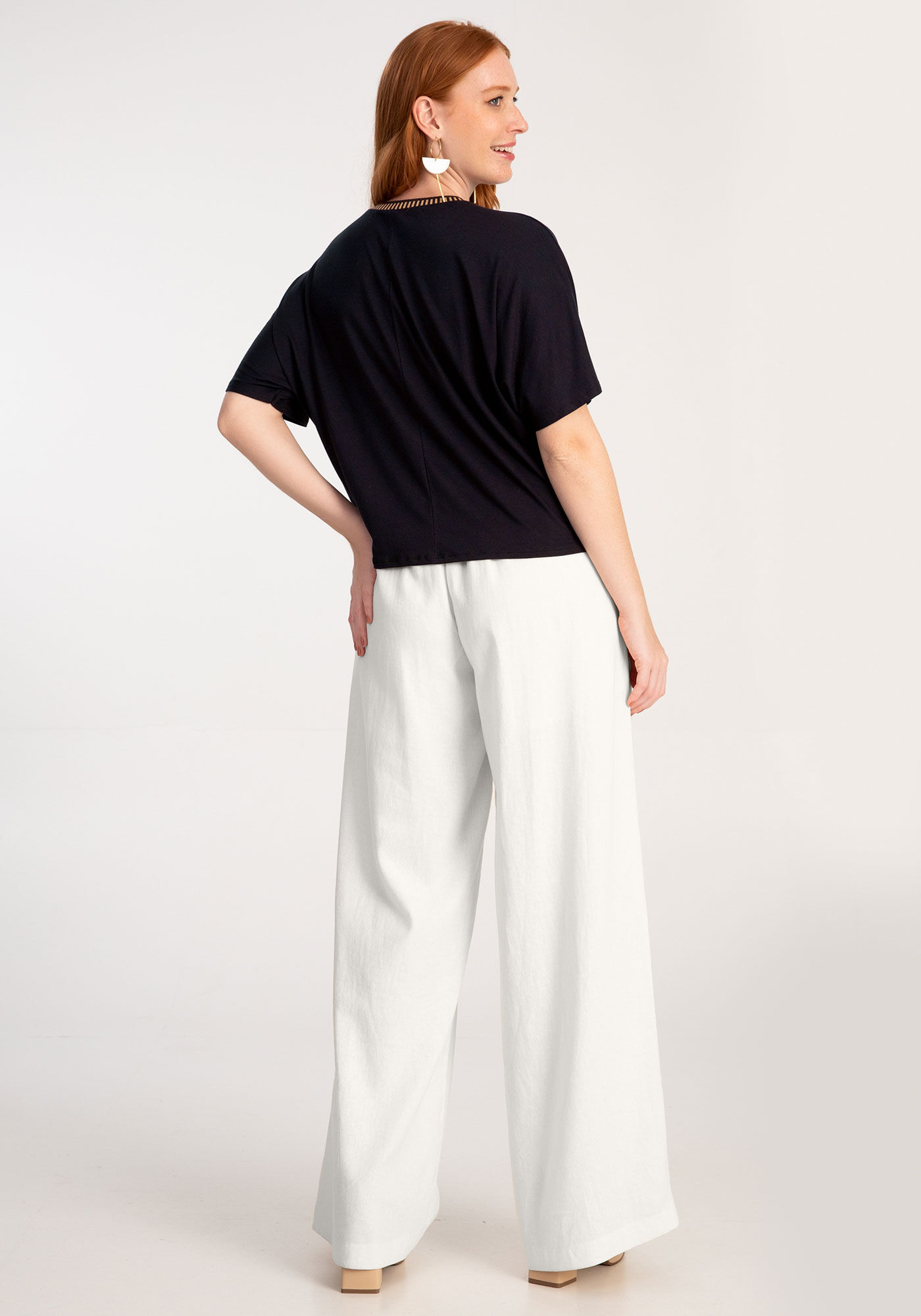 Blusa em Malha Viscose com Retil&iacute;nea Decote, , large.