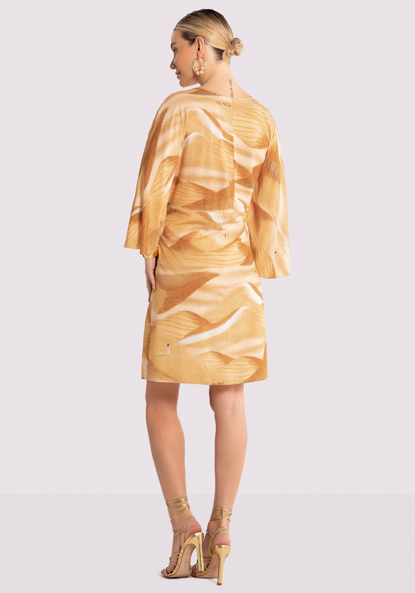 Vestido Curto Estampado em Viscose com Faixa, MANSIDAO AMARELO, large.