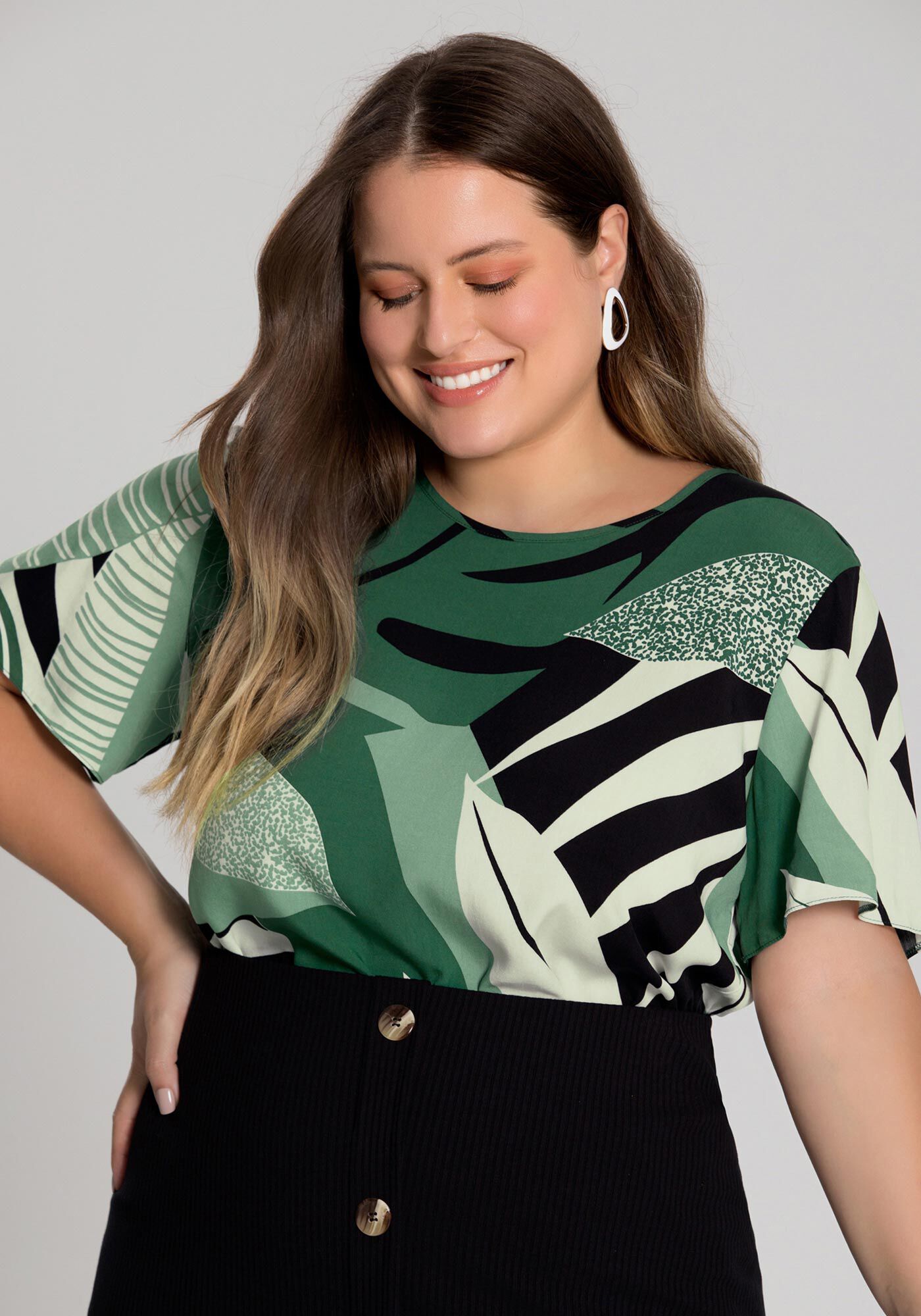 Saia preta top com blusa estampada