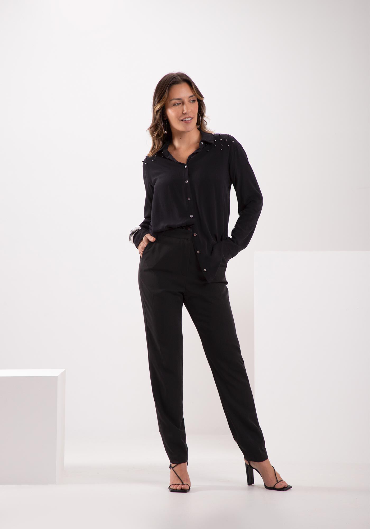 Camisa De Mangas Longas Com Bot&otilde;es E Aplica&ccedil;&otilde;es Nos Ombros, PRETO, large.